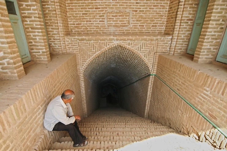 img-411 The person responsible for filling the ab anbars (both private and public) was called a meerab. In effect, he was responsible for distributing the kariz network...