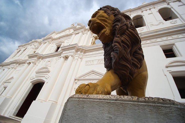 nicaragua2017-023 Katedrála Nanebevzetí blahoslavené Panny Marie, zvaná většinou jednoduše katedrála León. Vskutku impozantní stavba na hlavním náměstí, je samozřejmě na seznamu...