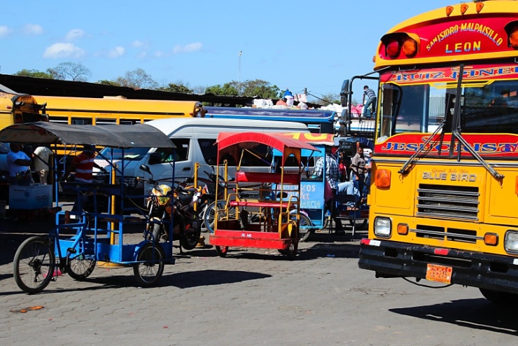 nicaragua2017-036 Autobusové nádraží v Leónu. Organizovaný chaos, kdy navzdory prvnímu pocitu vše funguje až překvapivě dobře.